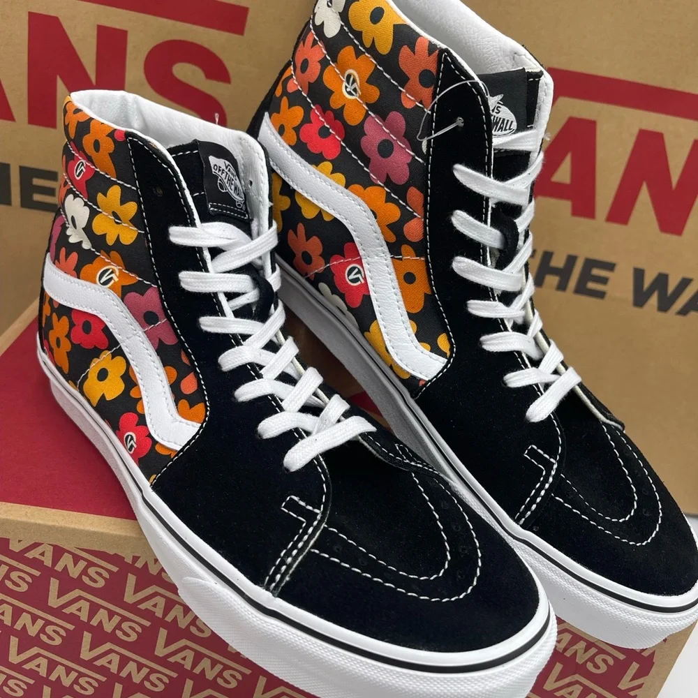 Vans Men’s Sk8-Hi
Flower Black/Multi Sneakers
VN000D5IBML
Floral High-Top - Picture 9 of 16